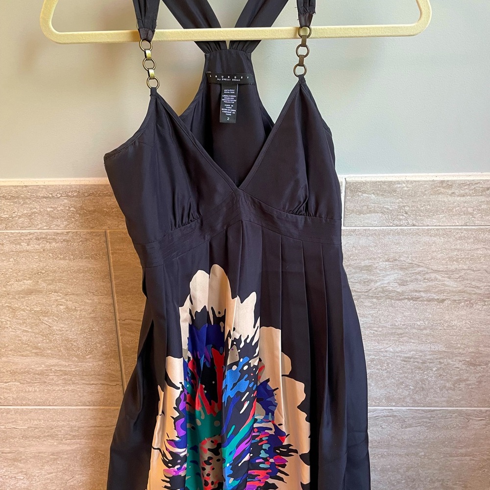 Beautiful cocktail party dress. Print is gorgeous!